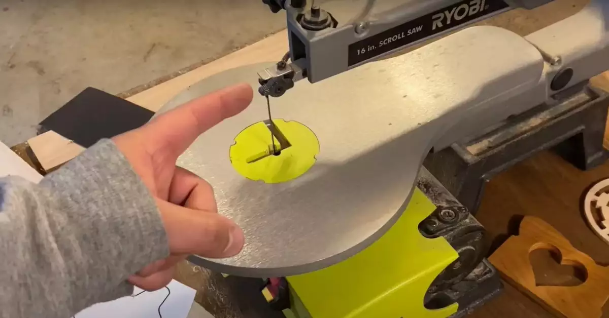 What Is A Scroll Saw Used For | How To Use It Safely?